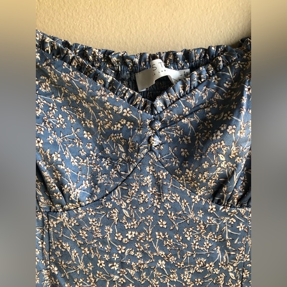 NEW Astr The Label Women’s Maxi Floral Silky Puff Sleeve Dress Size Large - Picture 12 of 16